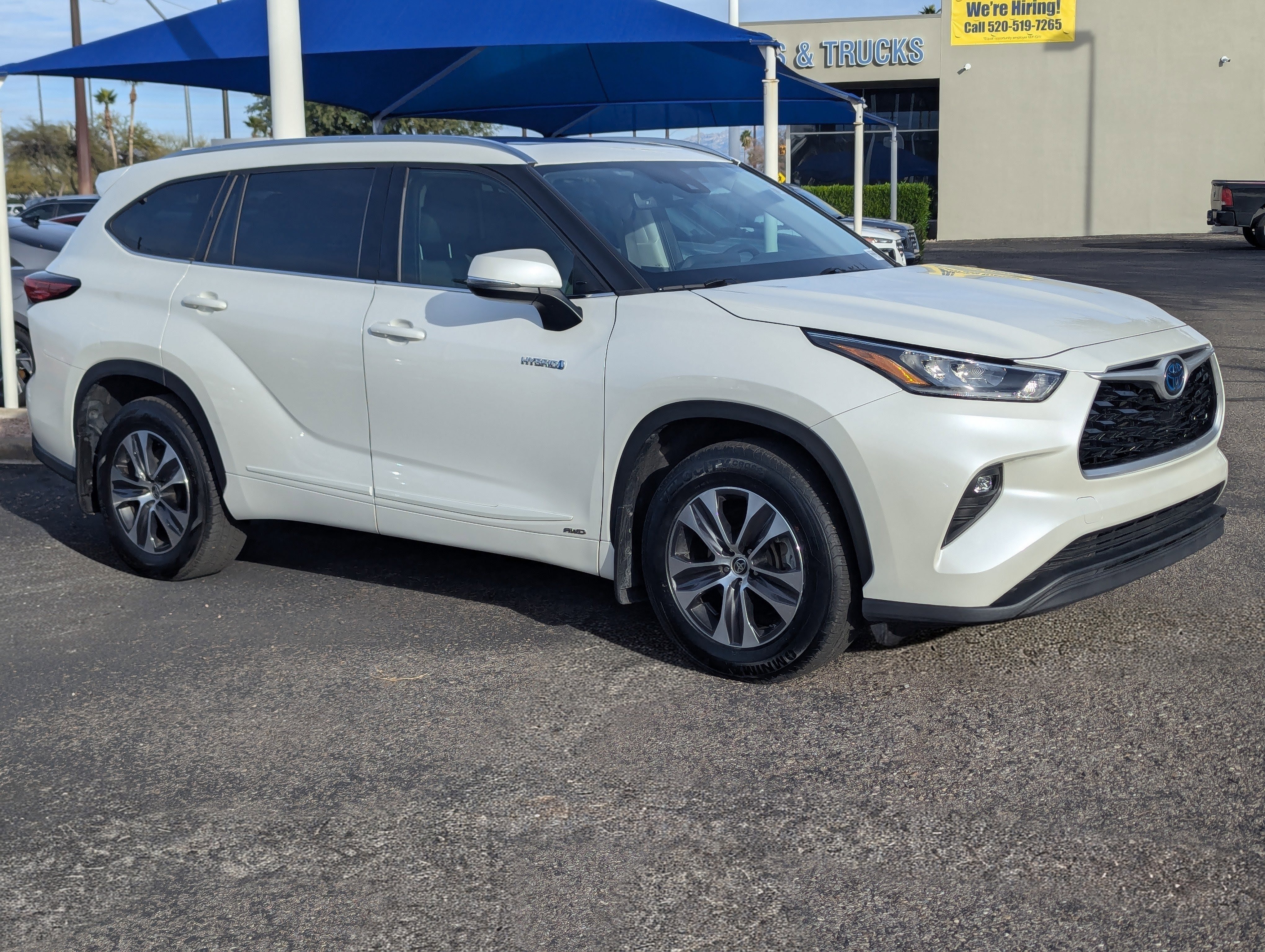 Used 2020 Toyota Highlander XLE image 1