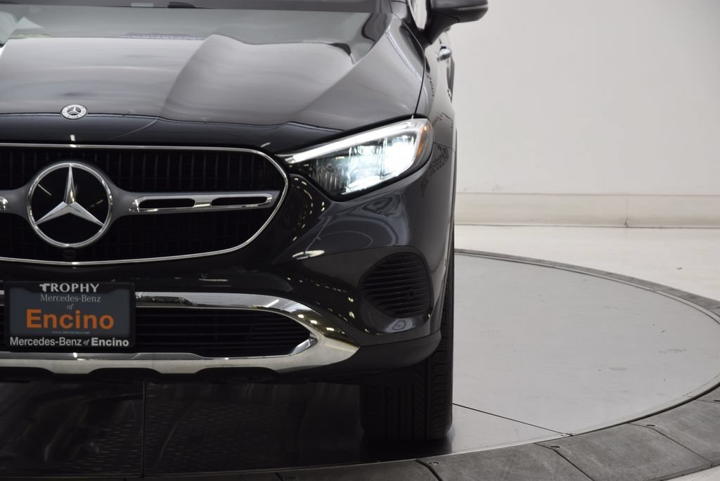 Used 2025 Mercedes-Benz GLC 350e 4MATIC image 10