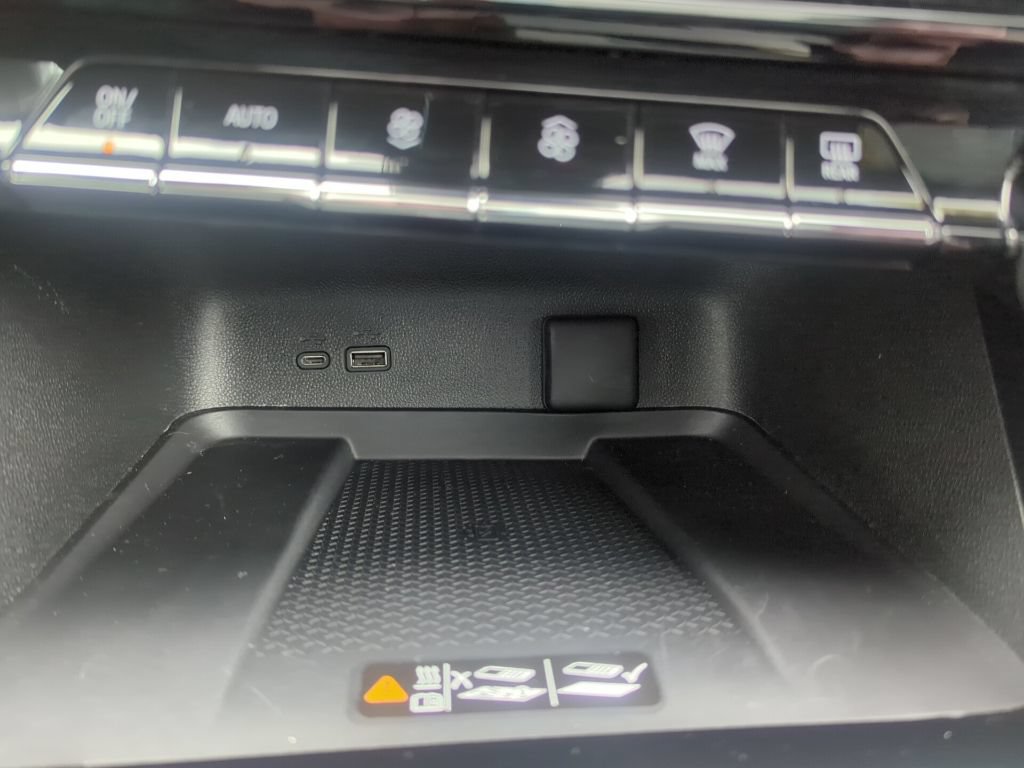 Certified 2026 Chevrolet Traverse High Country AWD/4WD image 27