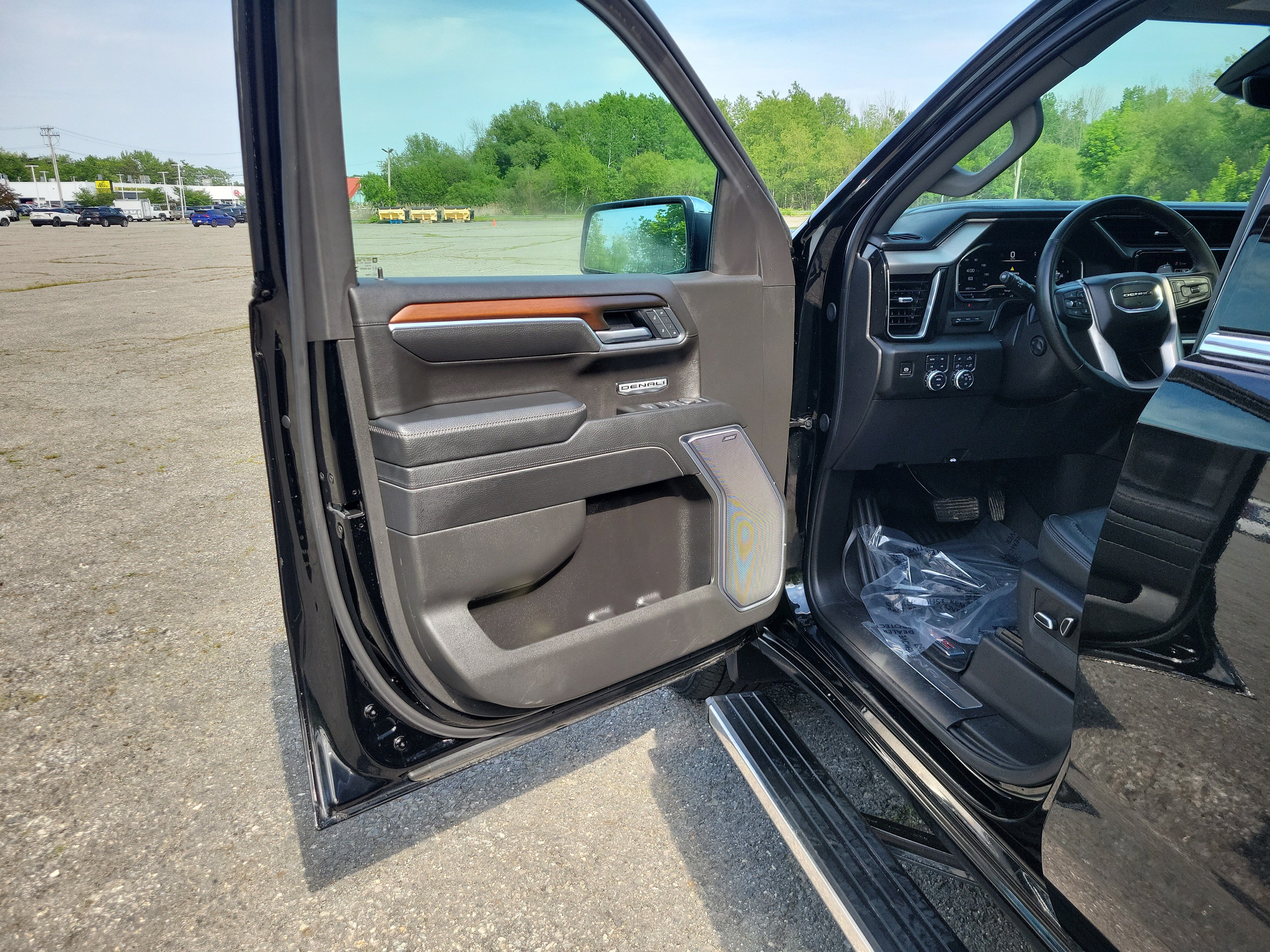 Used 2025 GMC Sierra 1500 Denali w/ Denali Reserve Package AWD/4WD image 15