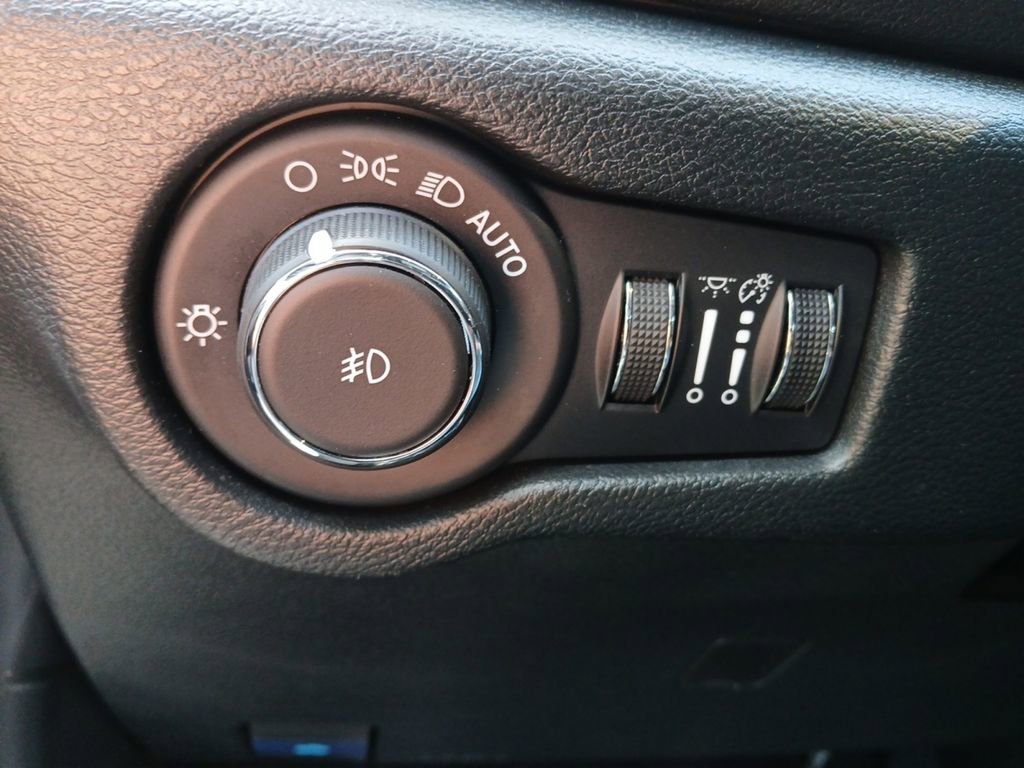 Used 2025 Chrysler Pacifica Select FWD image 25