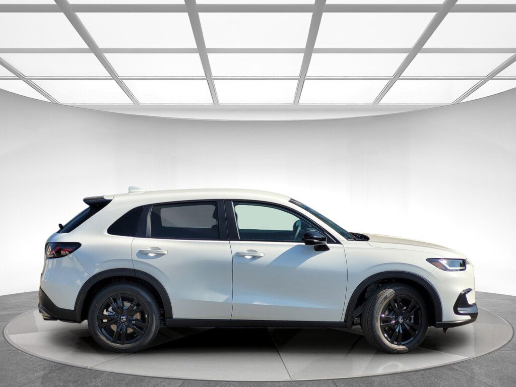 New 2026 Honda HR-V Sport image 2