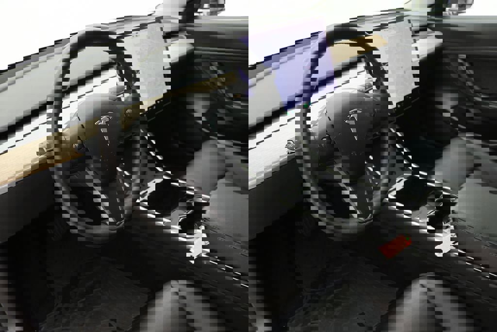 Used 2020 Tesla Model 3 Standard Range Plus image 13