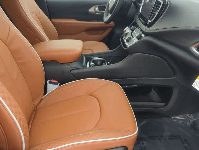 New 2026 Chrysler Pacifica Pinnacle image 24