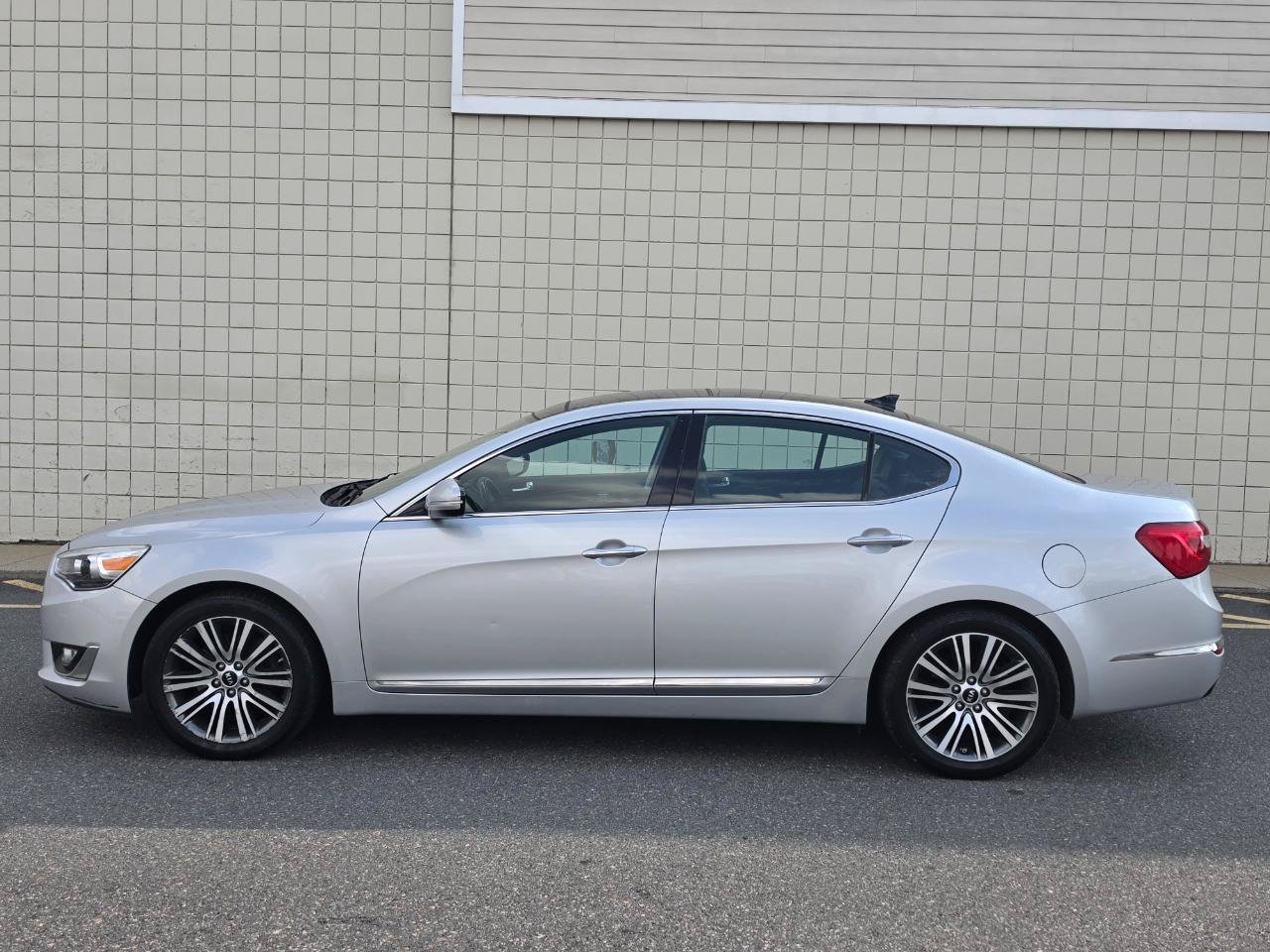 Used 2016 Kia Cadenza Premium FWD image 5