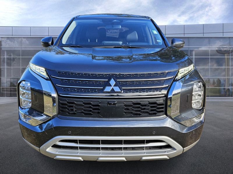 Used 2024 Mitsubishi Outlander SE image 3
