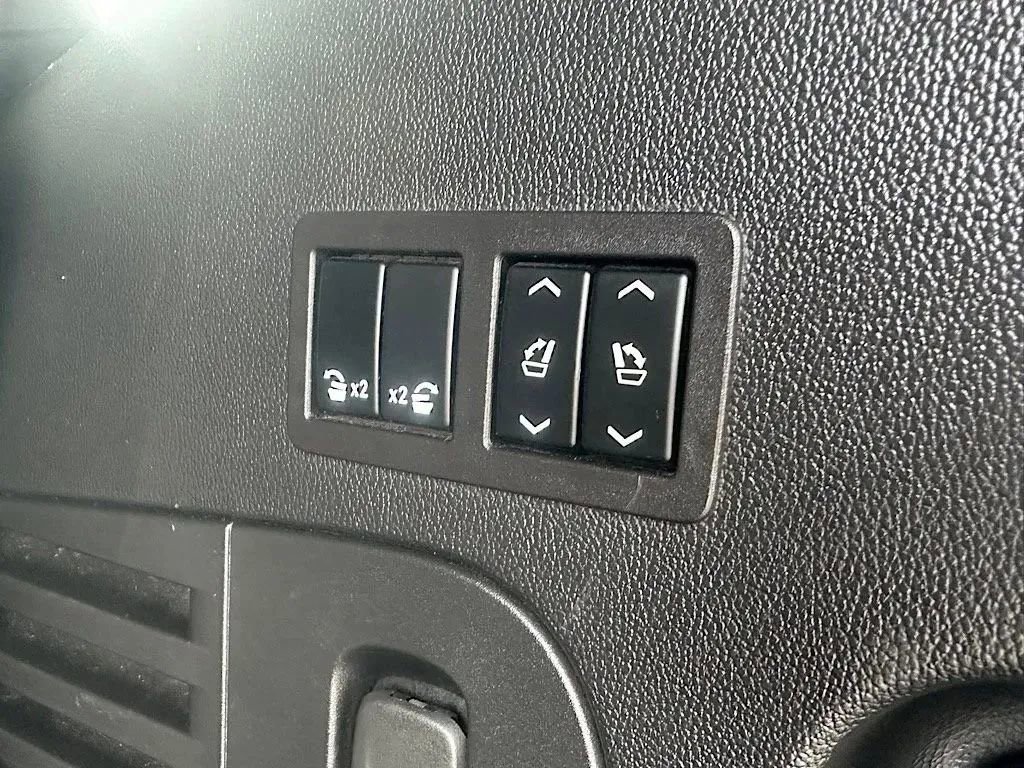 Used 2020 Cadillac Escalade Platinum image 9