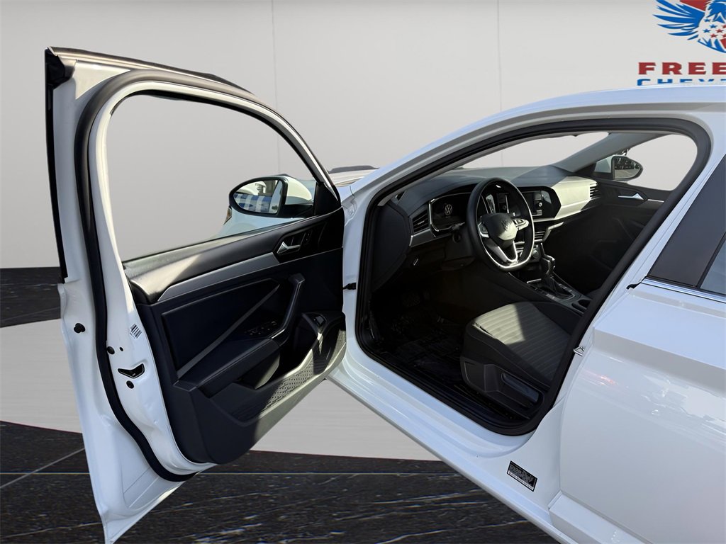 Used 2024 Volkswagen Jetta S image 9