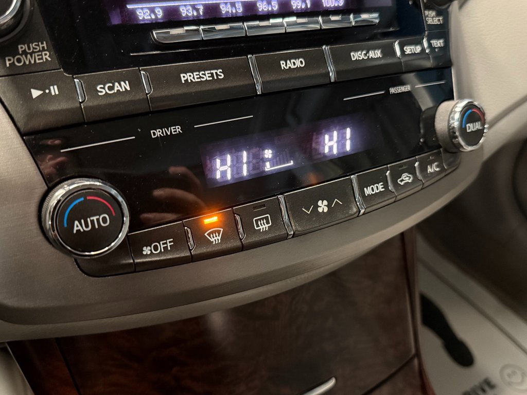 Used 2012 Toyota Avalon Limited image 12