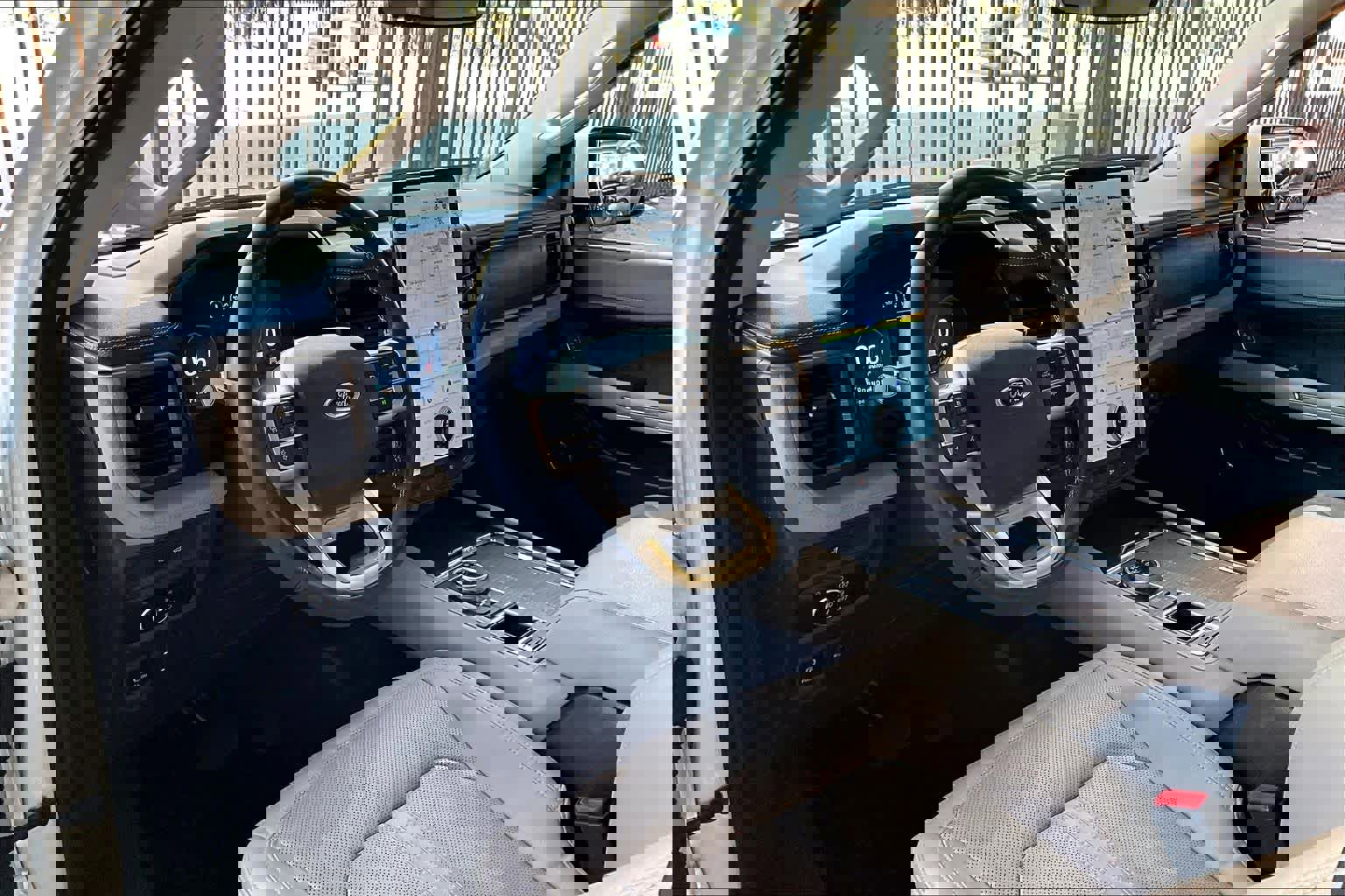 Used 2023 Ford Expedition Limited image 17