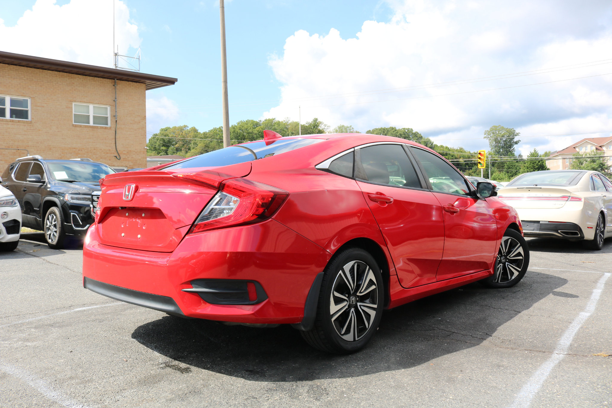 Used 2018 Honda Civic EX-L image 2