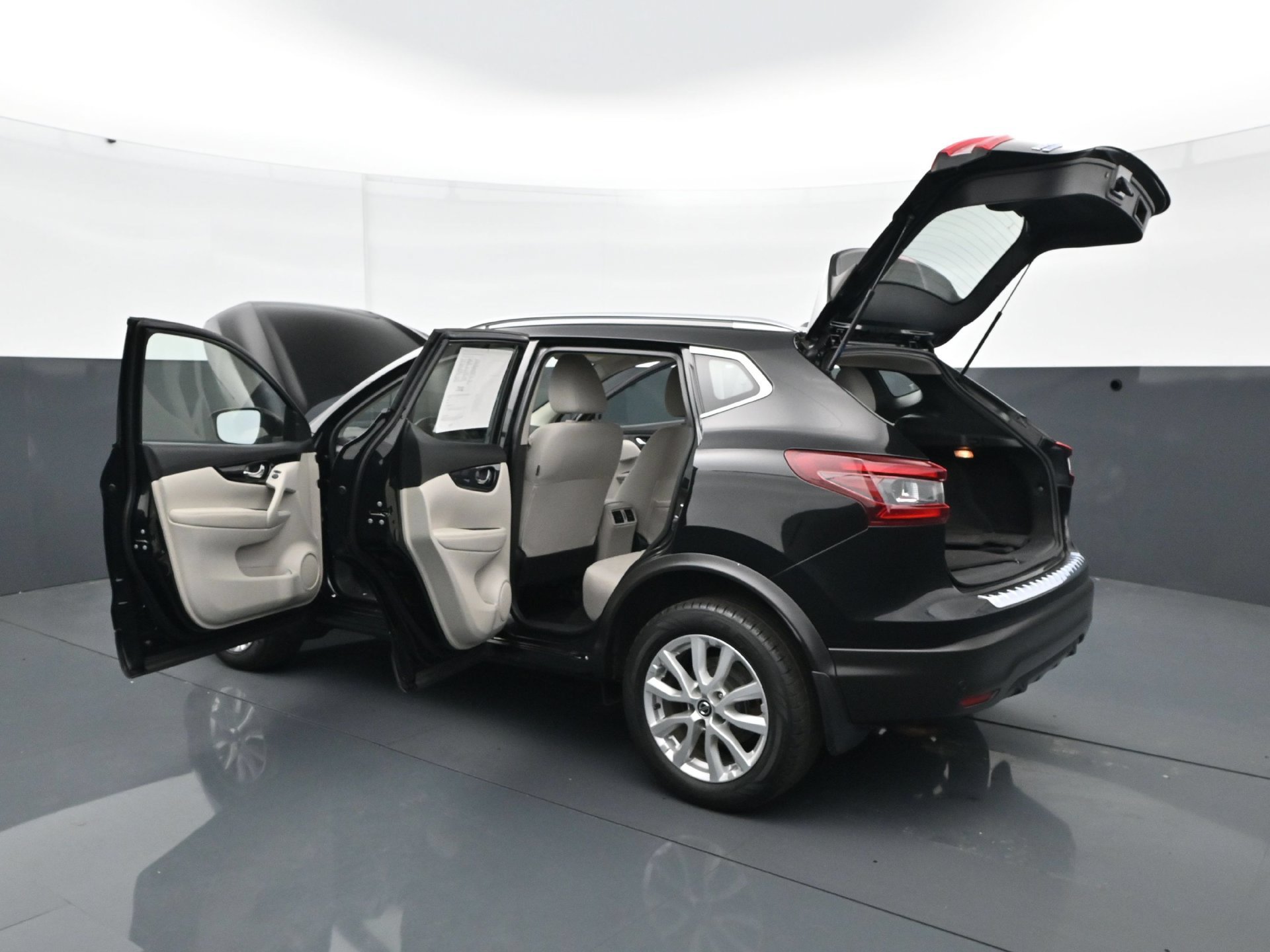 Used 2020 Nissan Rogue Sport SV AWD/4WD image 32