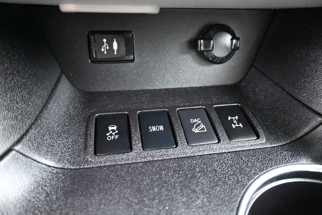 Used 2016 Toyota Highlander XLE AWD/4WD image 12