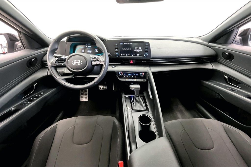Certified 2025 Hyundai Elantra Sport FWD image 15