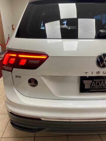 Used 2023 Volkswagen Tiguan SE w/ Panoramic Sunroof Package FWD image 11