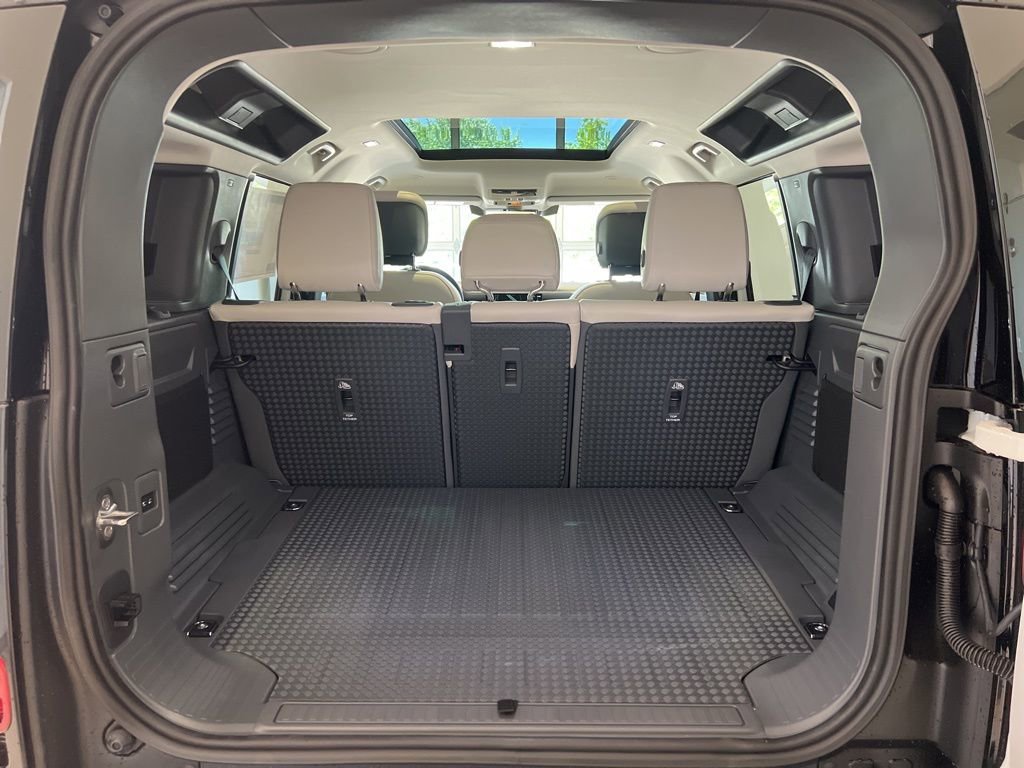 New 2024 Land Rover Defender 110 SE AWD/4WD image 29