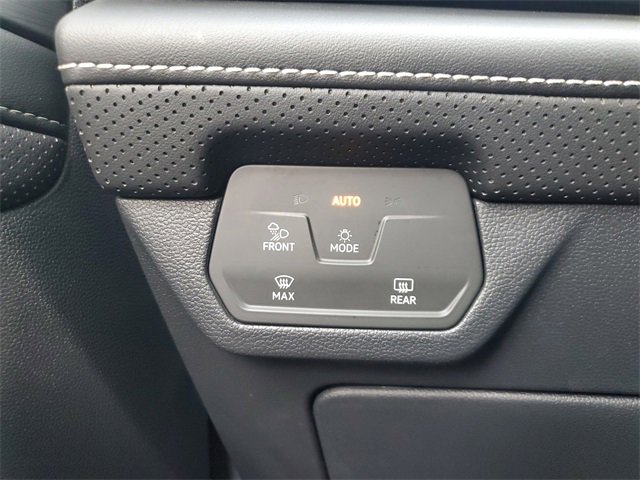 Certified 2024 Volkswagen Atlas Cross Sport SE w/ Panoramic Sunroof Package image 29