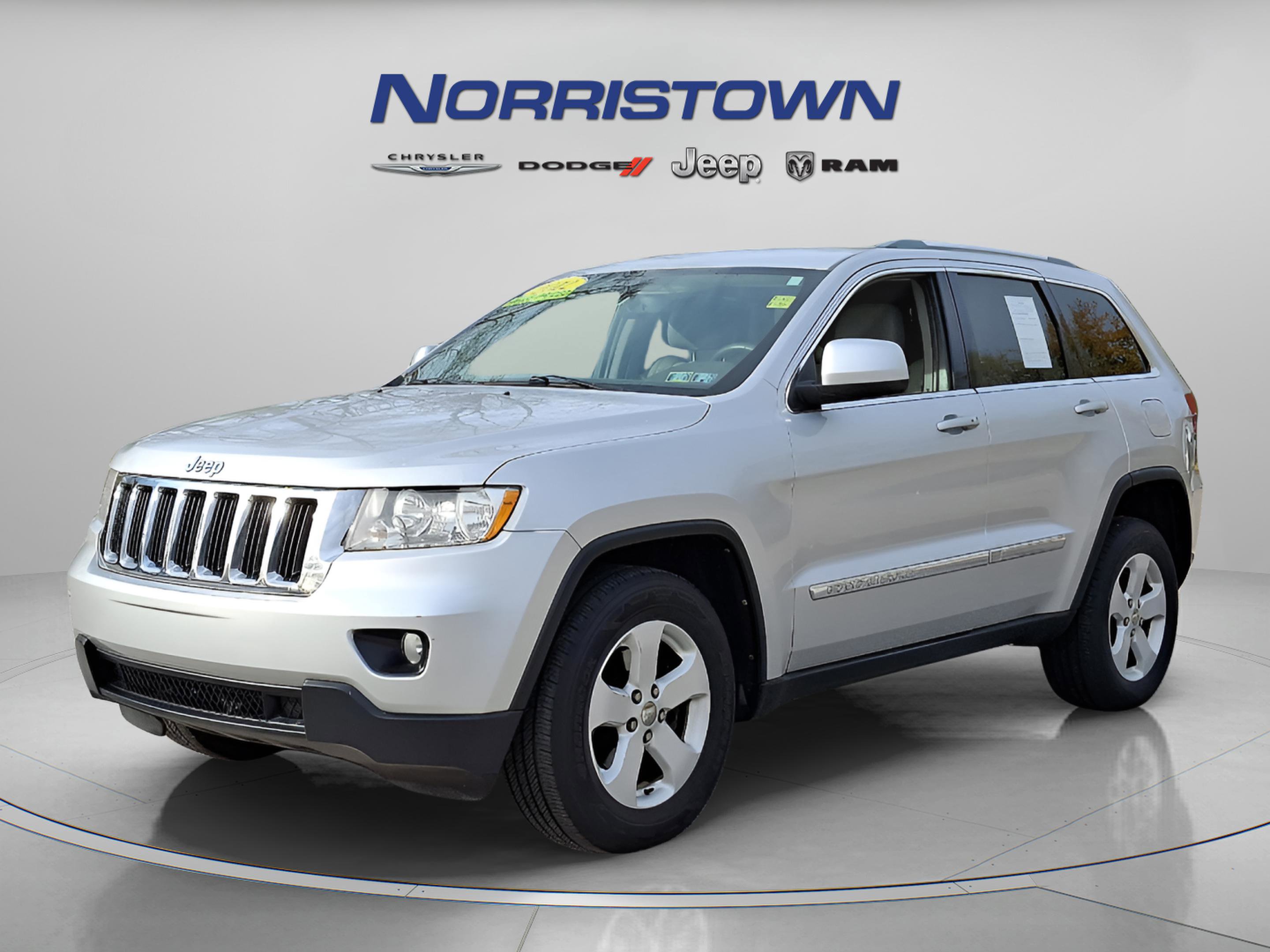 Used 2012 Jeep Grand Cherokee Laredo image 3