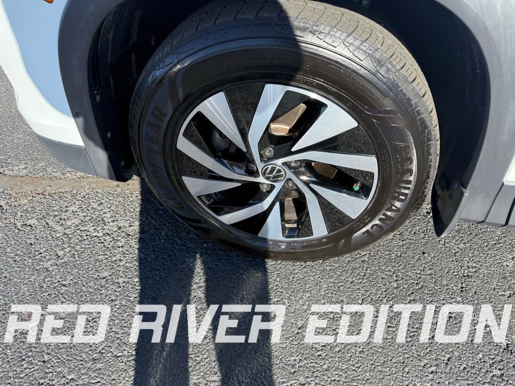 Used 2025 Volkswagen Tiguan S image 9