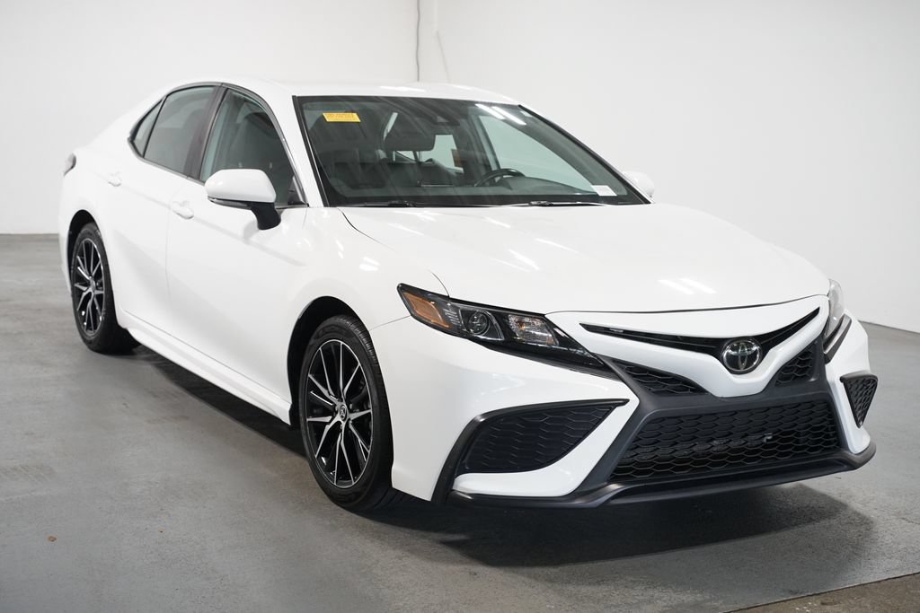 Certified 2024 Toyota Camry SE FWD image 3