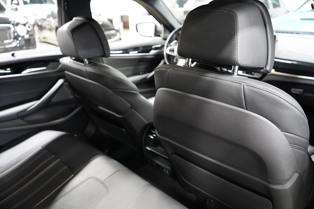 Used 2023 BMW M550i xDrive w/ Executive Package AWD/4WD image 27