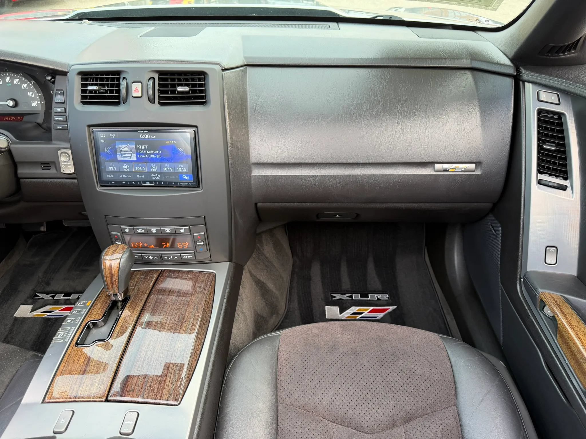 Used 2007 Cadillac XLR V RWD image 27