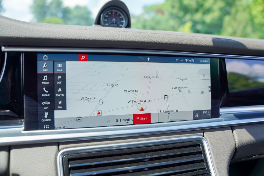 Used 2019 Porsche Panamera 4 AWD/4WD image 25
