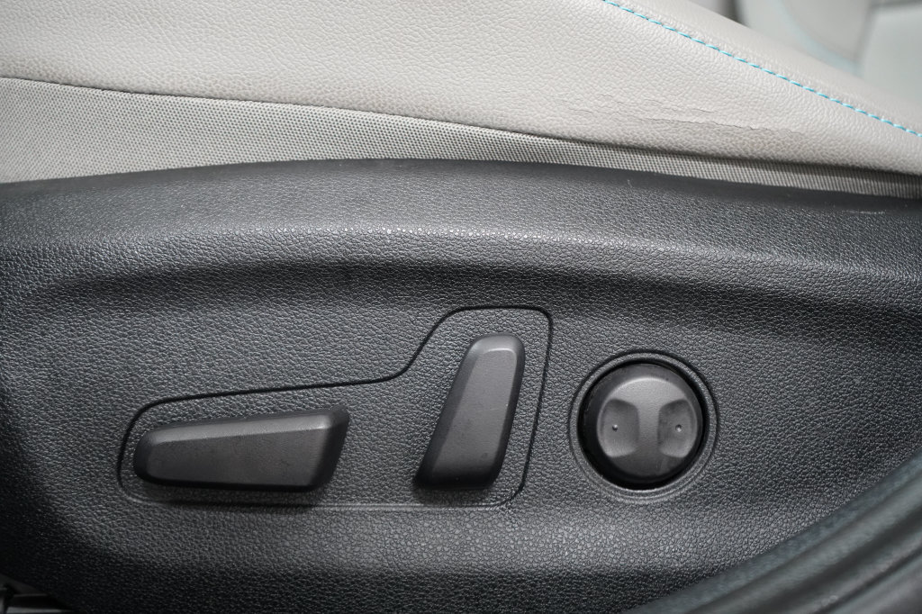 Used 2022 Kia Niro EX Premium FWD image 19