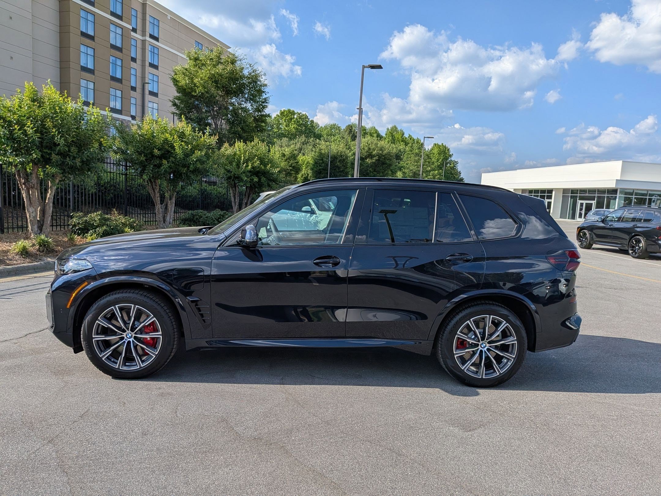 New 2026 BMW X5 xDrive50e w/ M Sport Package AWD/4WD image 6