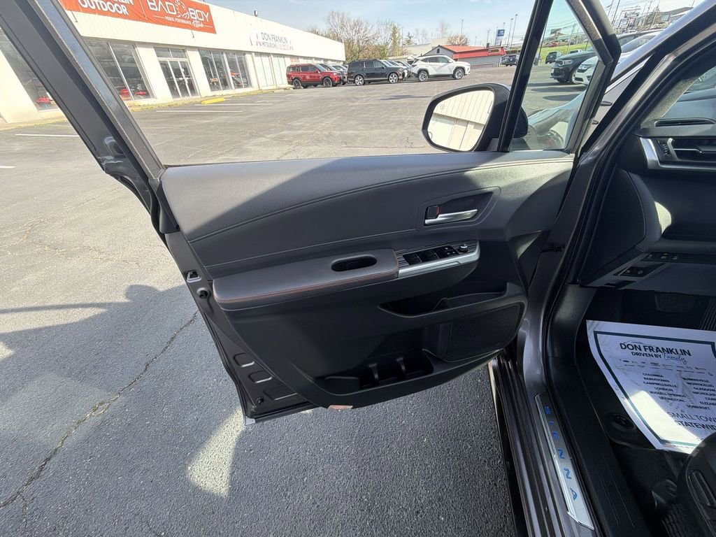 Used 2022 Toyota Sienna XSE w/ XSE Plus Package image 13