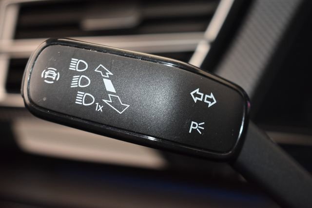 Used 2024 Volkswagen Atlas Cross Sport SEL R-Line AWD/4WD image 26