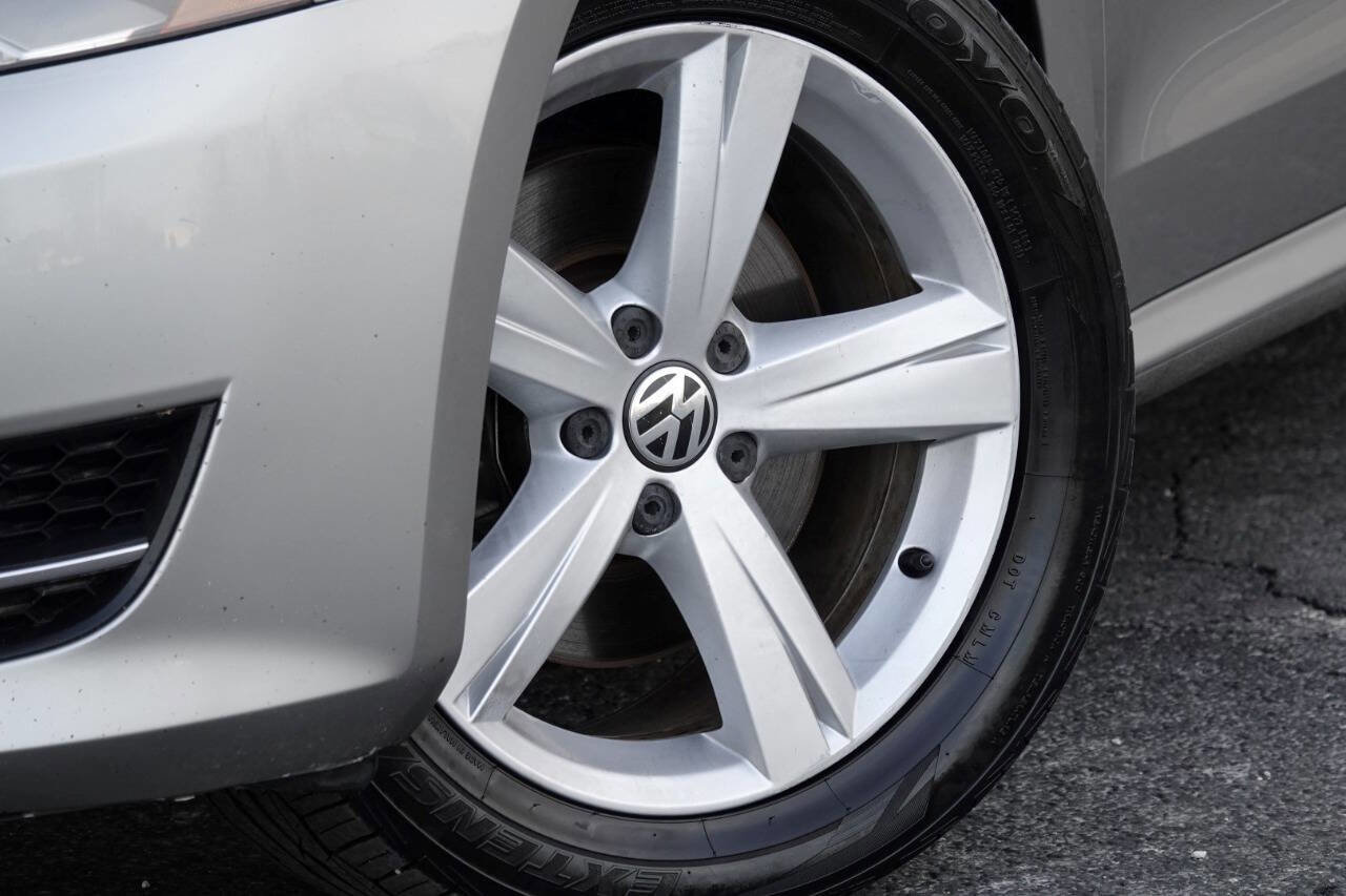 Used 2012 Volkswagen Passat TDI SE FWD image 36
