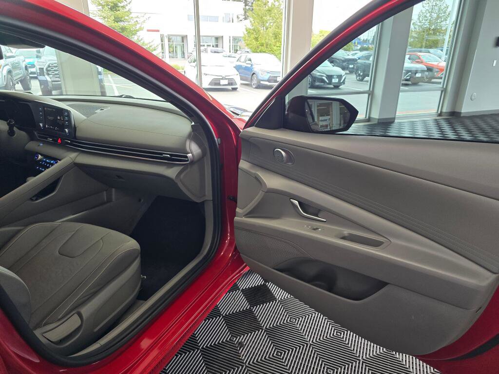 Used 2023 Hyundai Elantra Blue FWD image 40