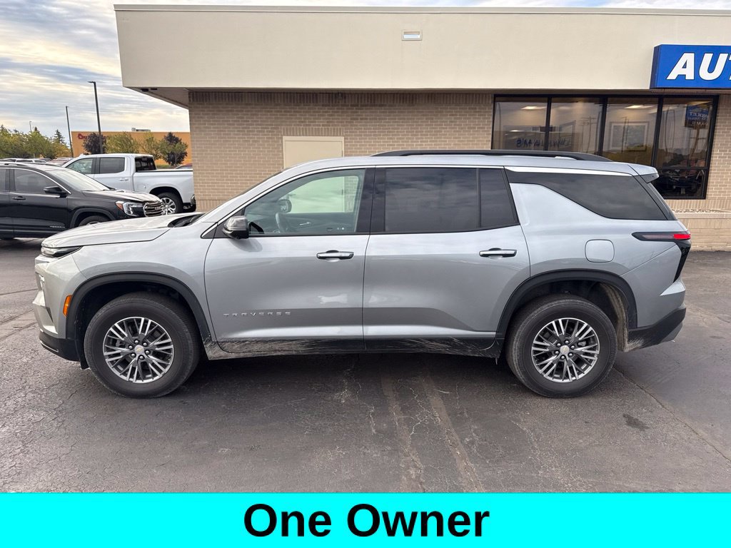 Used 2024 Chevrolet Traverse LT w/ Trailering Package