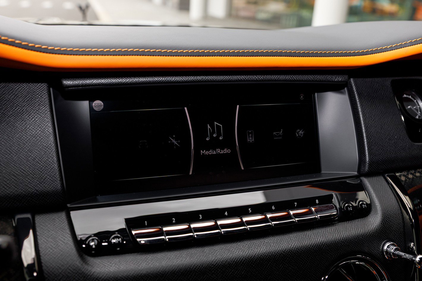 Used 2022 Rolls-Royce Cullinan Black Badge w/ Dark Exterior Package image 30