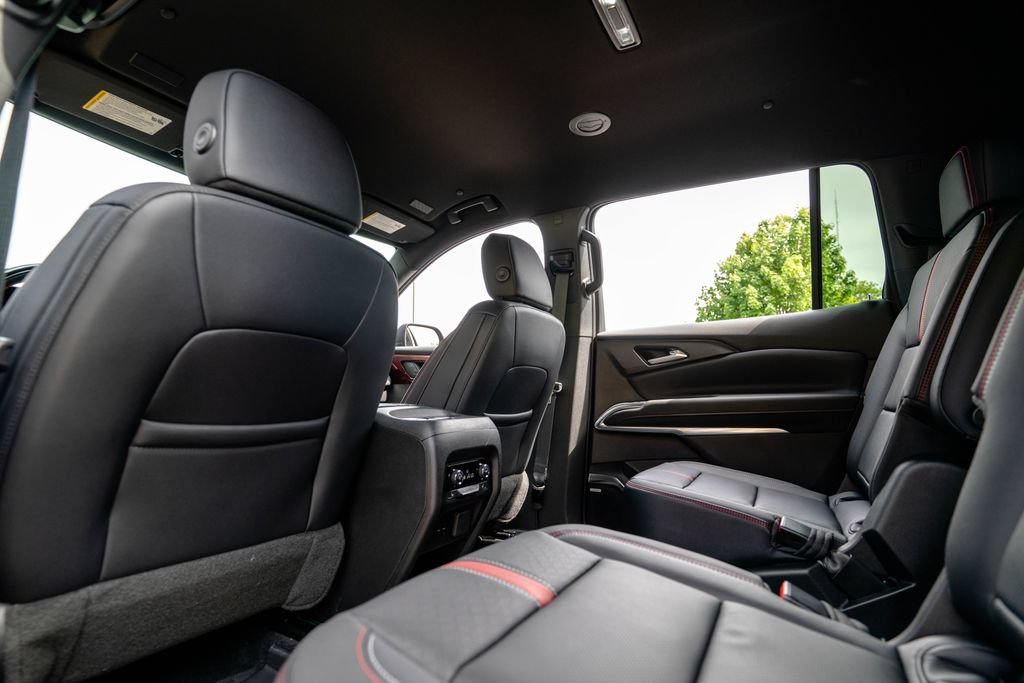 New 2026 Chevrolet Traverse RS w/ LPO, Floor Liner Package AWD/4WD image 31
