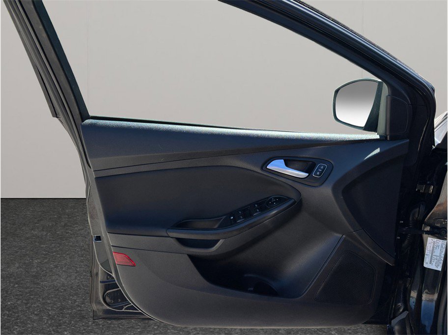Used 2015 Ford Focus SE FWD image 15