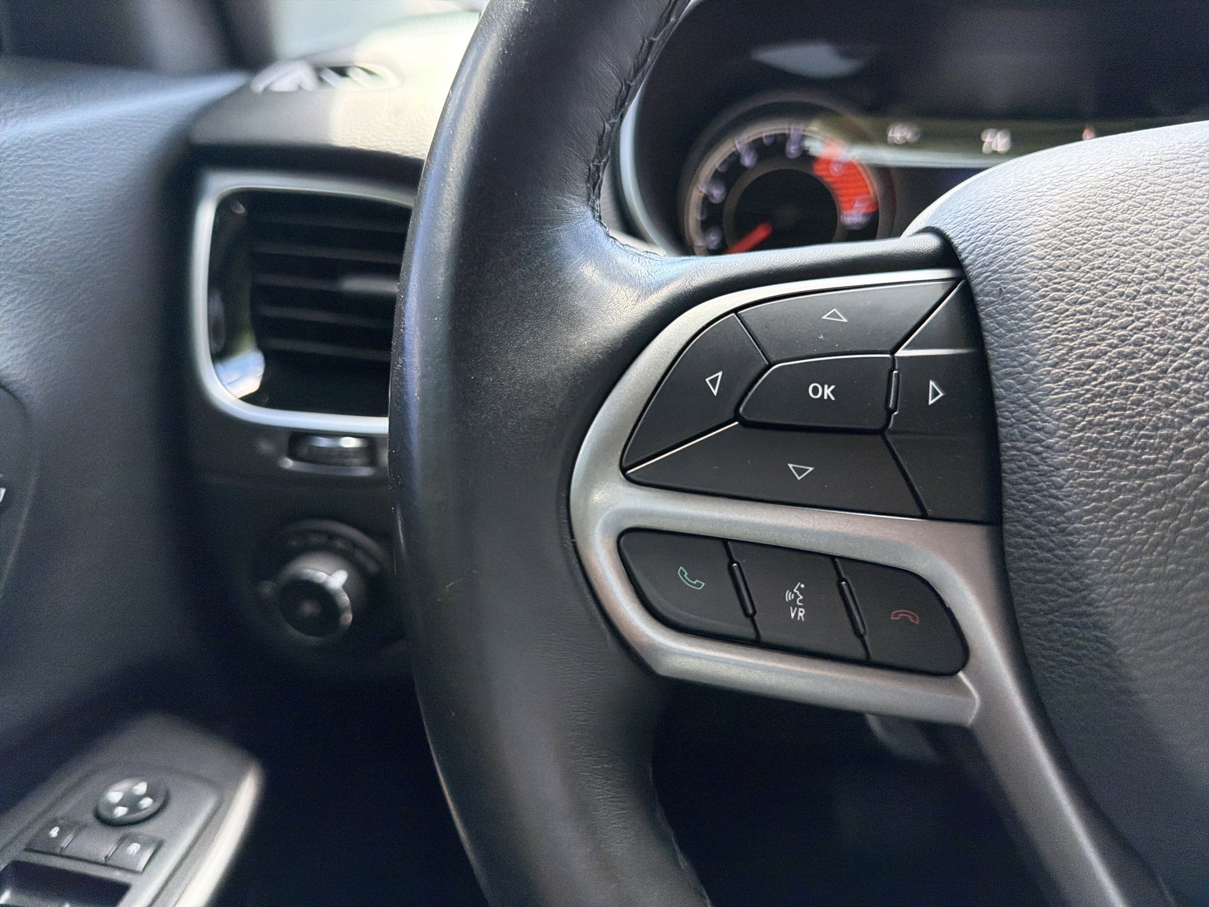 Certified 2019 Jeep Cherokee Limited w/ Luxury Group AWD/4WD image 26