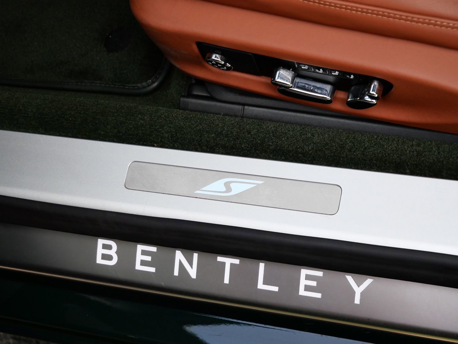Used 2023 Bentley Continental GT V8 image 15
