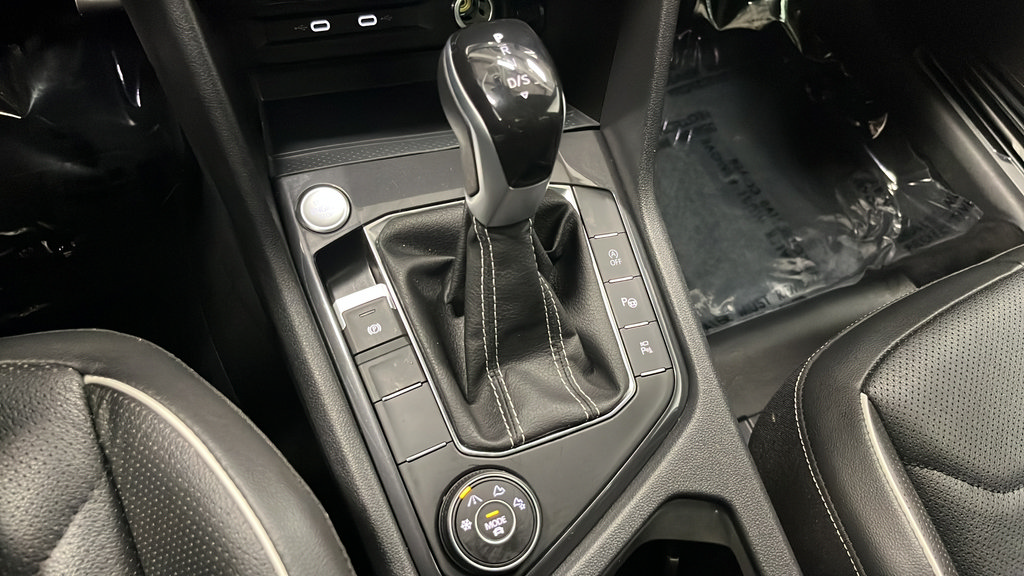 Used 2024 Volkswagen Tiguan SEL R-Line AWD/4WD image 19