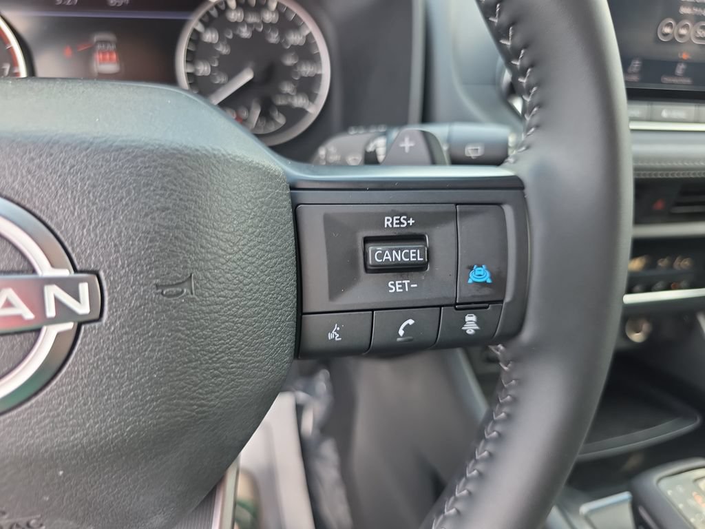 Used 2025 Nissan Rogue SV FWD image 18