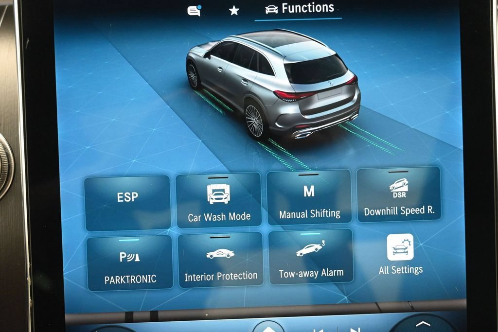 Used 2023 Mercedes-Benz GLC 300 4MATIC w/ AMG Line image 18