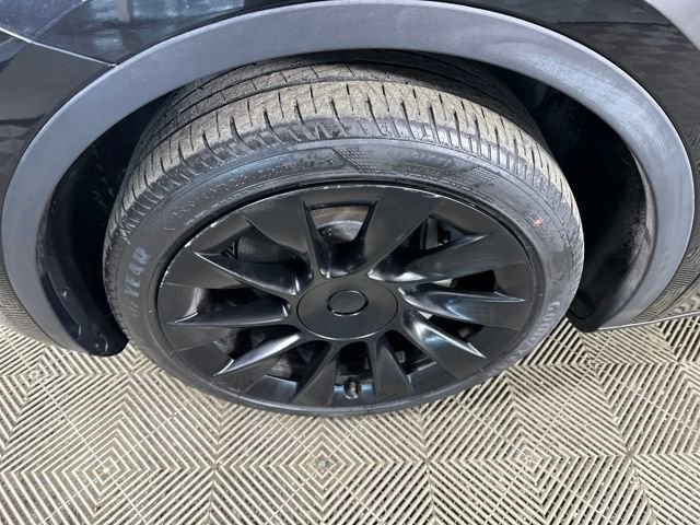 Used 2021 Tesla Model Y Long Range image 10