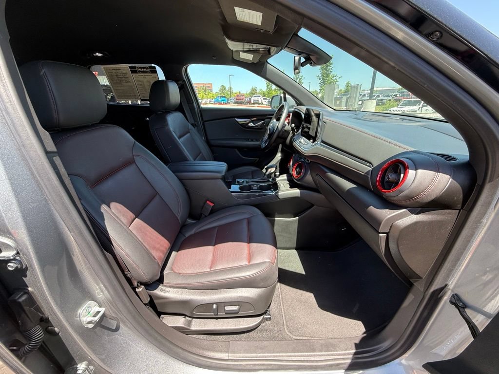 Used 2025 Chevrolet Blazer RS FWD image 31