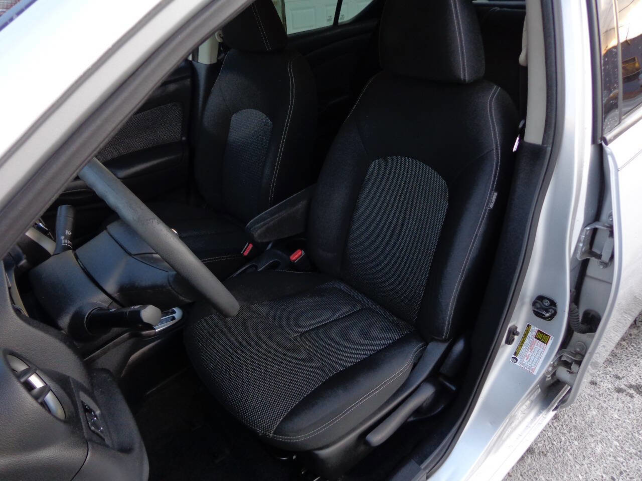 Used 2014 Nissan Versa SV w/ Convenience Package image 34