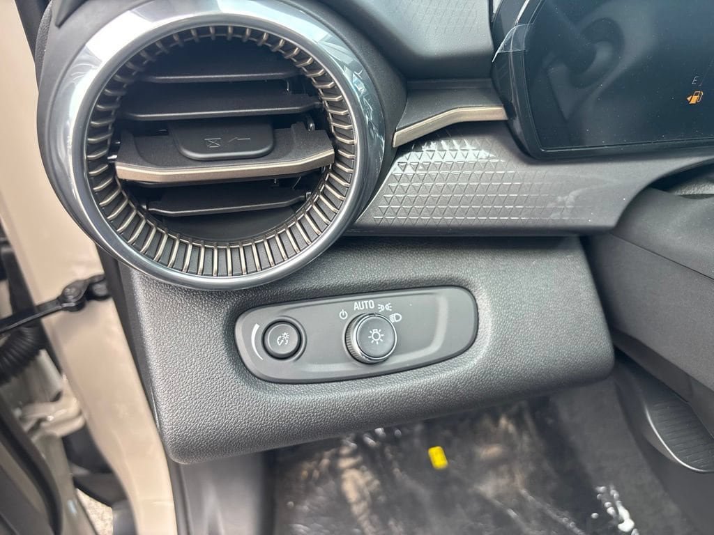 New 2026 Chevrolet Trax ACTIV w/ Driver Confidence Package FWD image 9