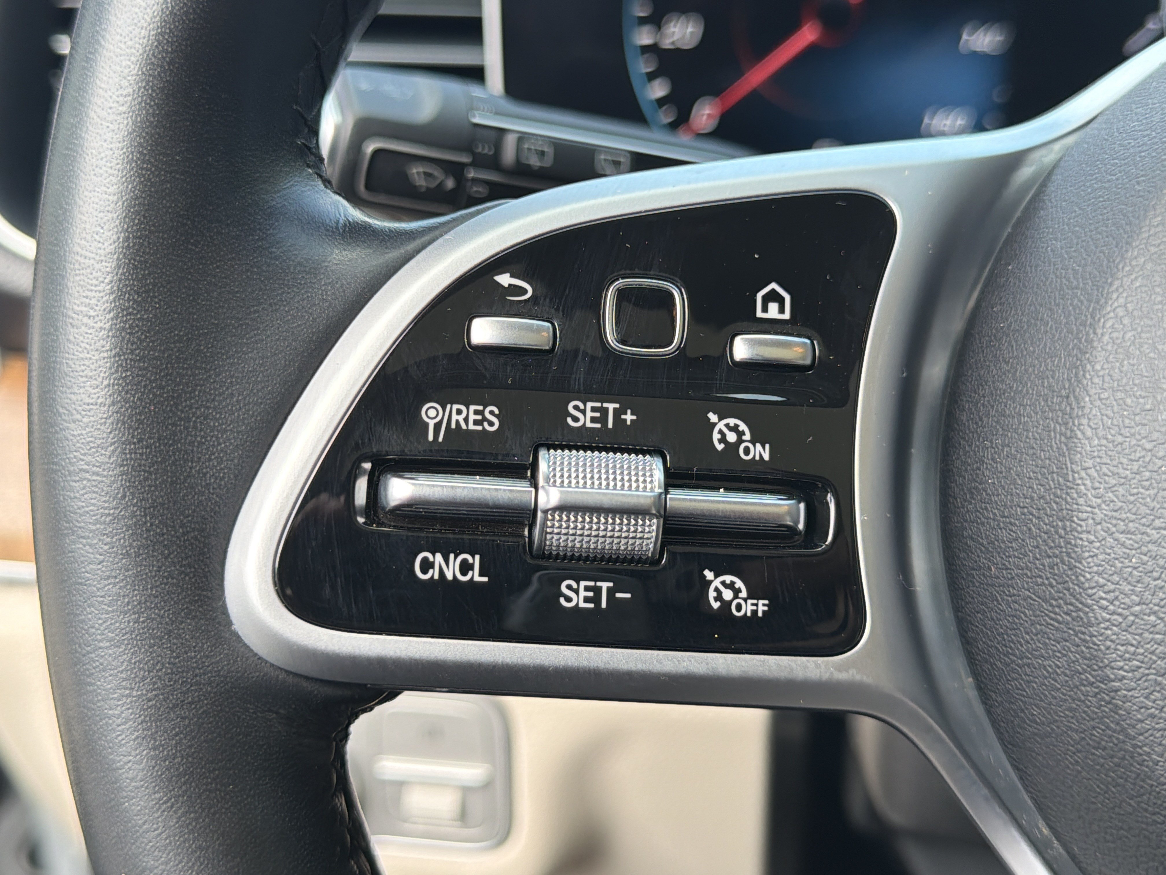 Used 2021 Mercedes-Benz GLE 350 w/ AMG Line Exterior image 30