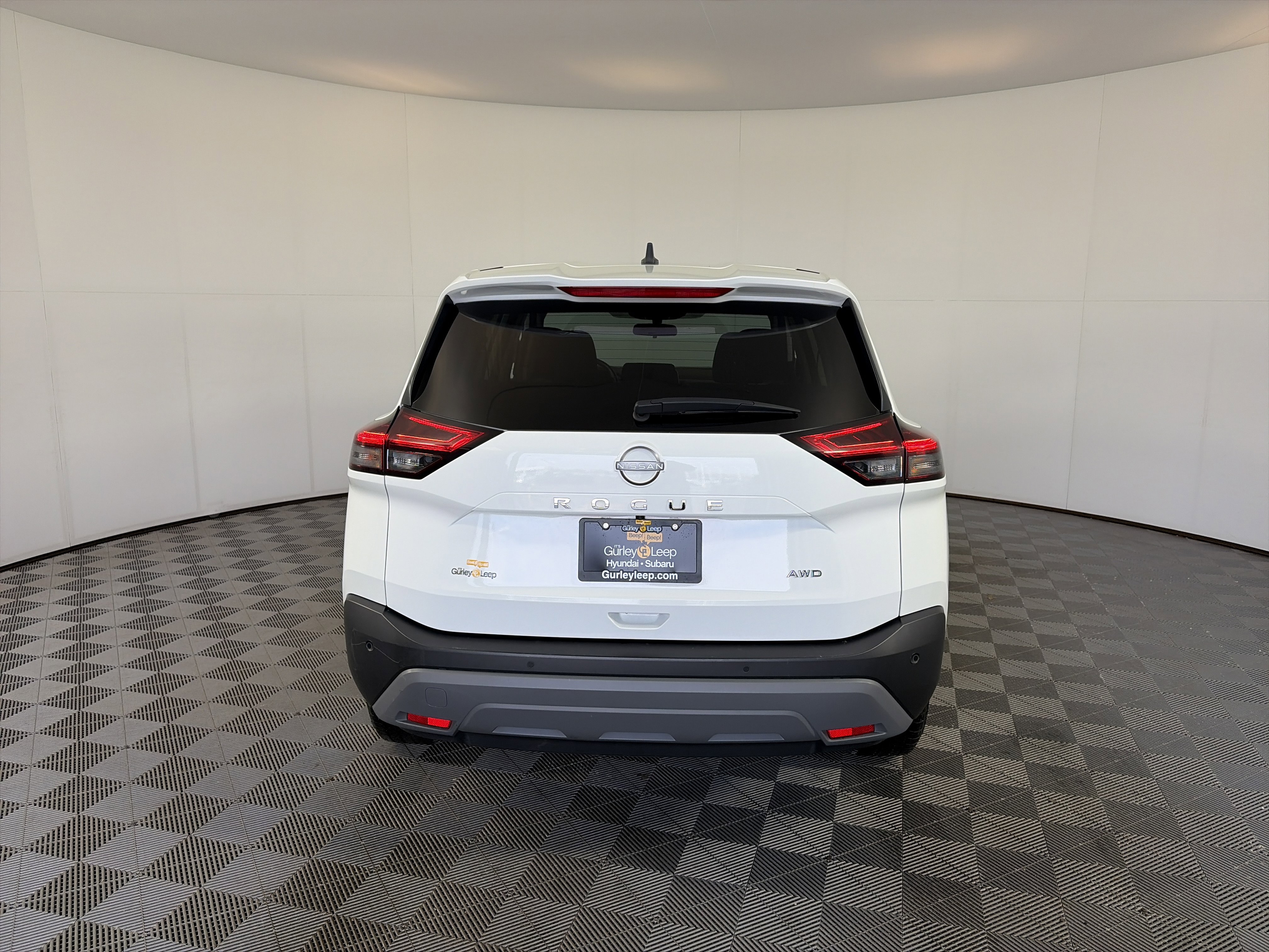 Used 2023 Nissan Rogue S image 9
