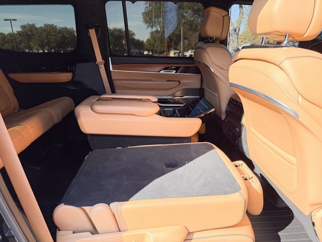 Used 2022 Jeep Grand Wagoneer Series III image 22