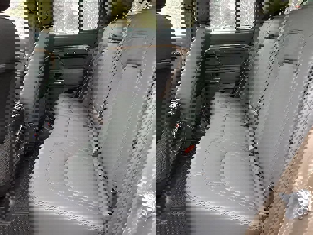 New 2026 Land Rover Defender 110 X-Dynamic SE image 15